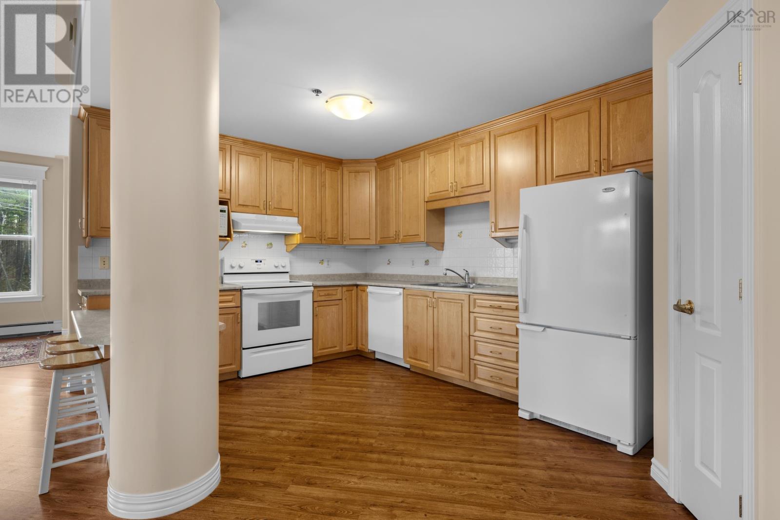 Property 13 of 39 of 404 114 Regency Park Drive