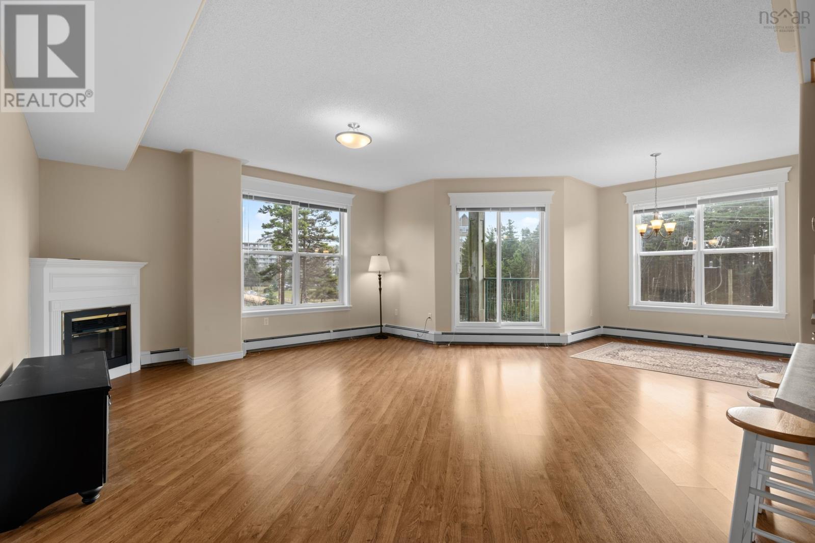 Property 16 of 39 of 404 114 Regency Park Drive