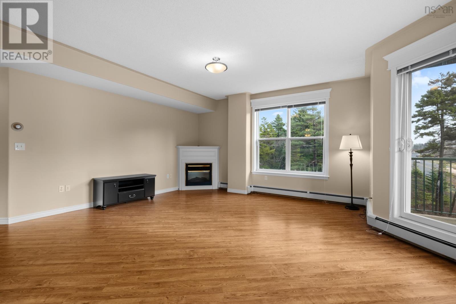 Property 18 of 39 of 404 114 Regency Park Drive