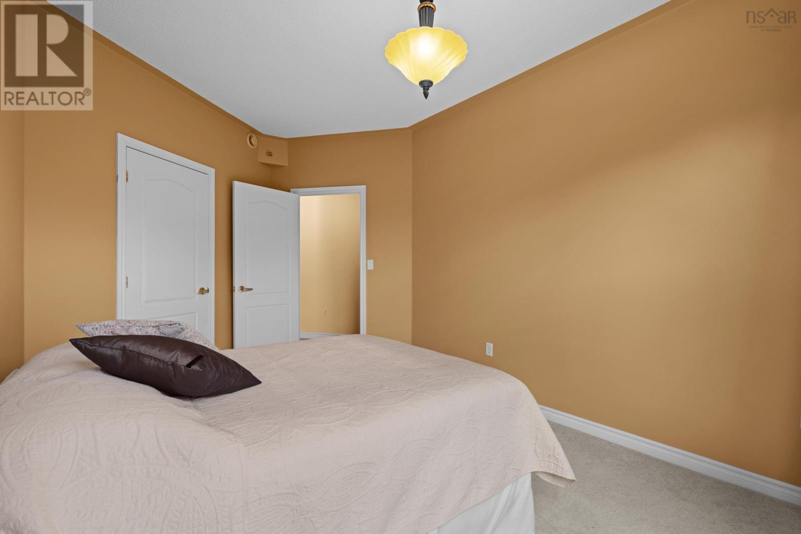 Property 30 of 39 of 404 114 Regency Park Drive