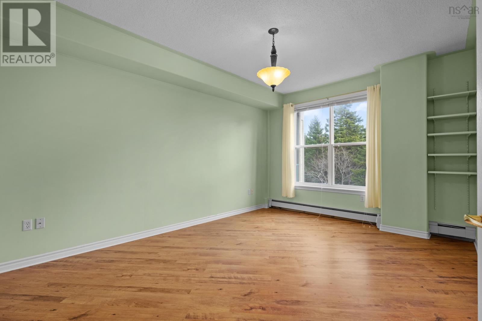 Property 24 of 39 of 404 114 Regency Park Drive