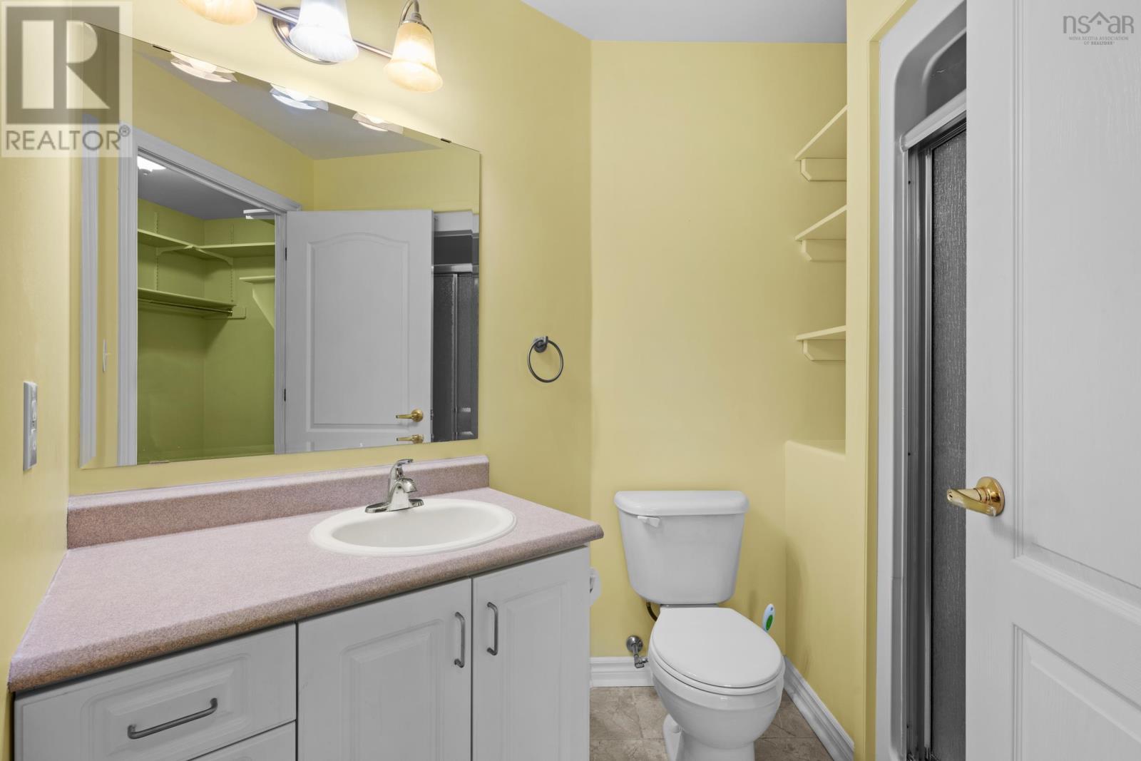 Property 27 of 39 of 404 114 Regency Park Drive