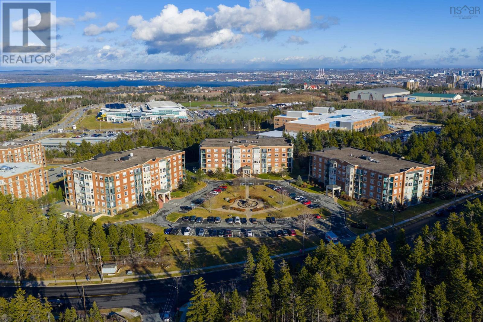 Property 37 of 39 of 404 114 Regency Park Drive