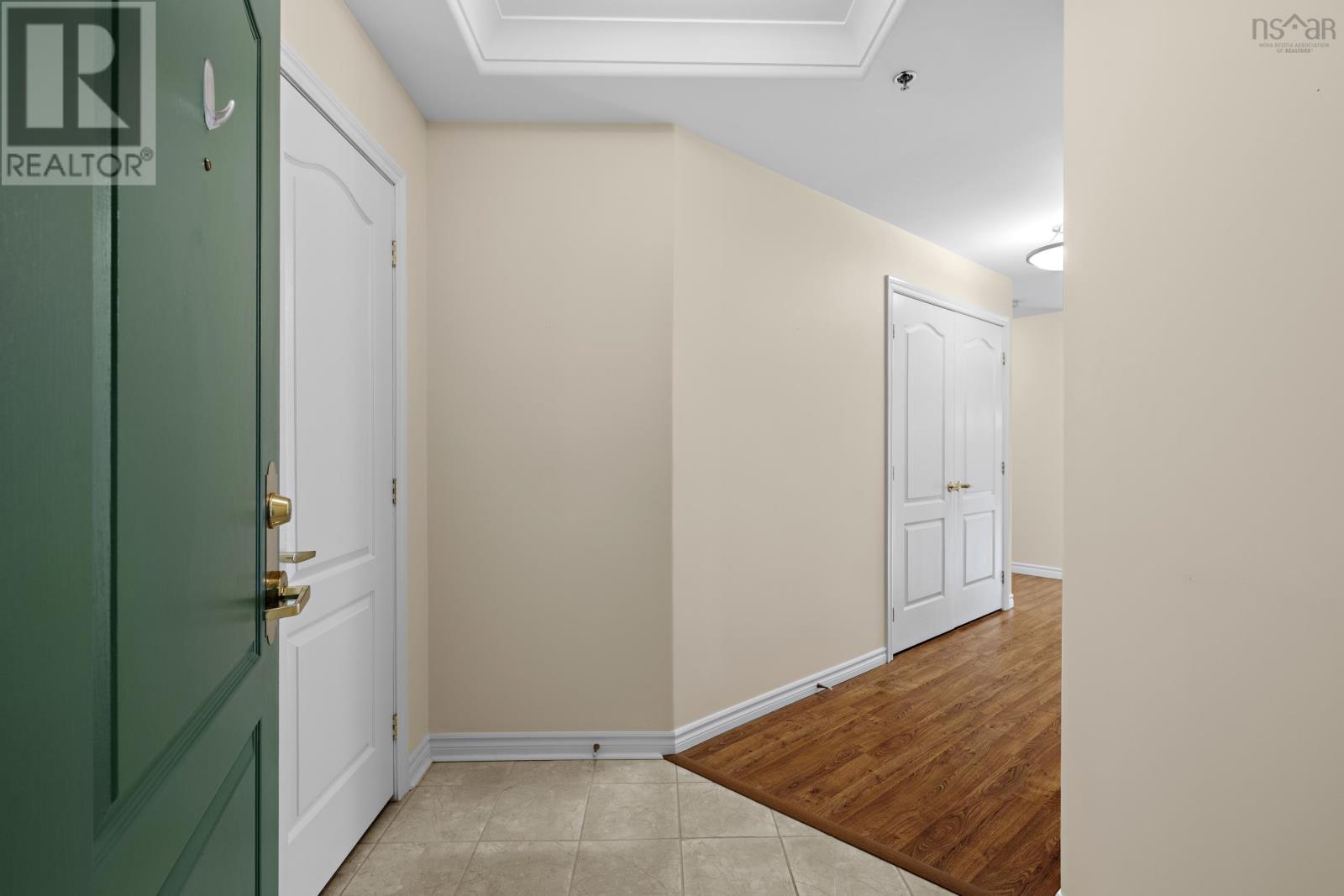 Property 7 of 39 of 404 114 Regency Park Drive