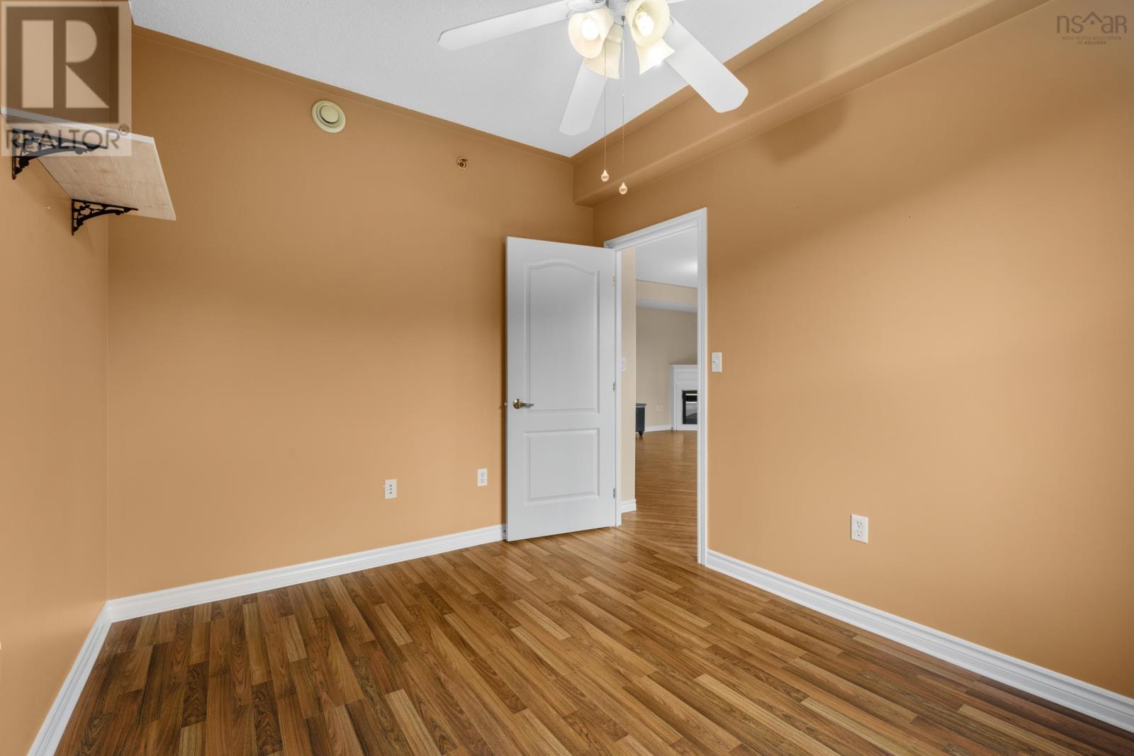 Property 23 of 39 of 404 114 Regency Park Drive