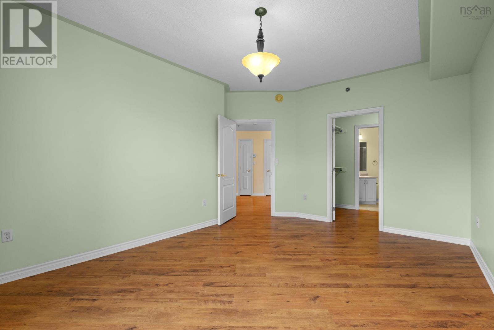 Property 25 of 39 of 404 114 Regency Park Drive