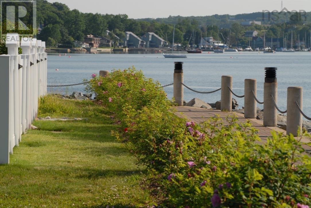 Property 21 of 46 of 4 Arthur Lismer Court