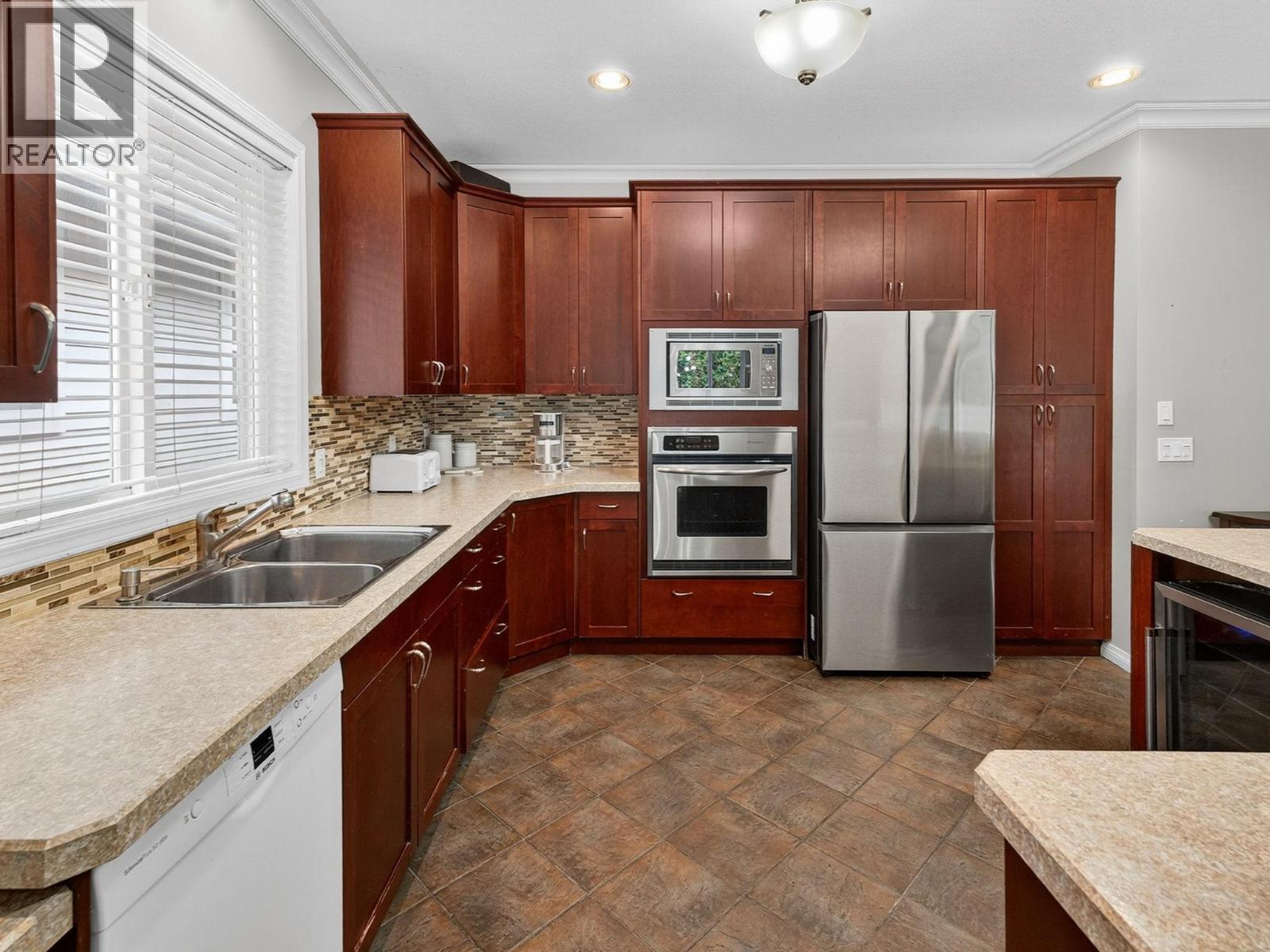 208 665 Cook Road, Kelowna