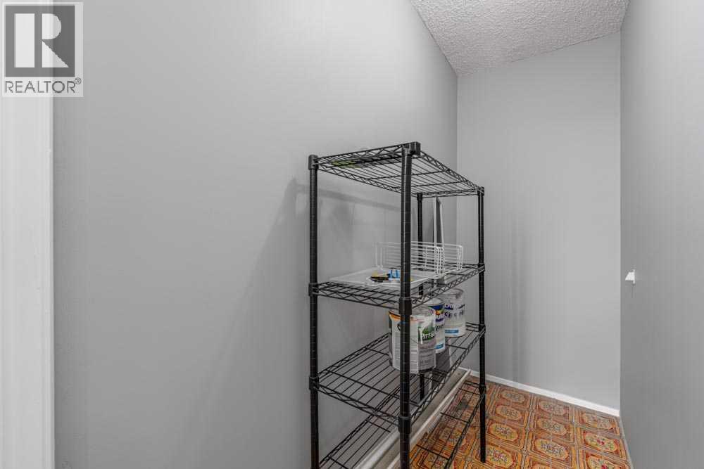 Single Family House for Sale in   Dalton Drive NW Dalhousie Calgary 