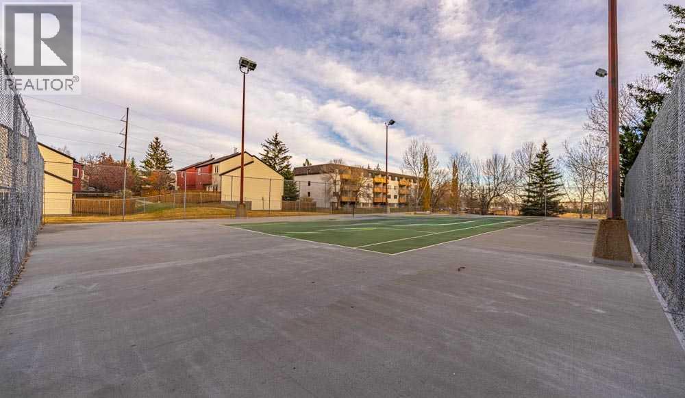 Single Family House for Sale in   Dalton Drive NW Dalhousie Calgary 