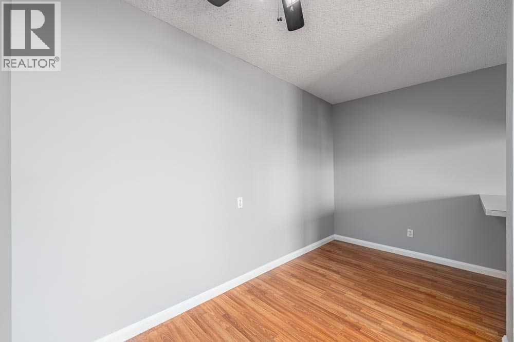 Single Family House for Sale in   Dalton Drive NW Dalhousie Calgary 