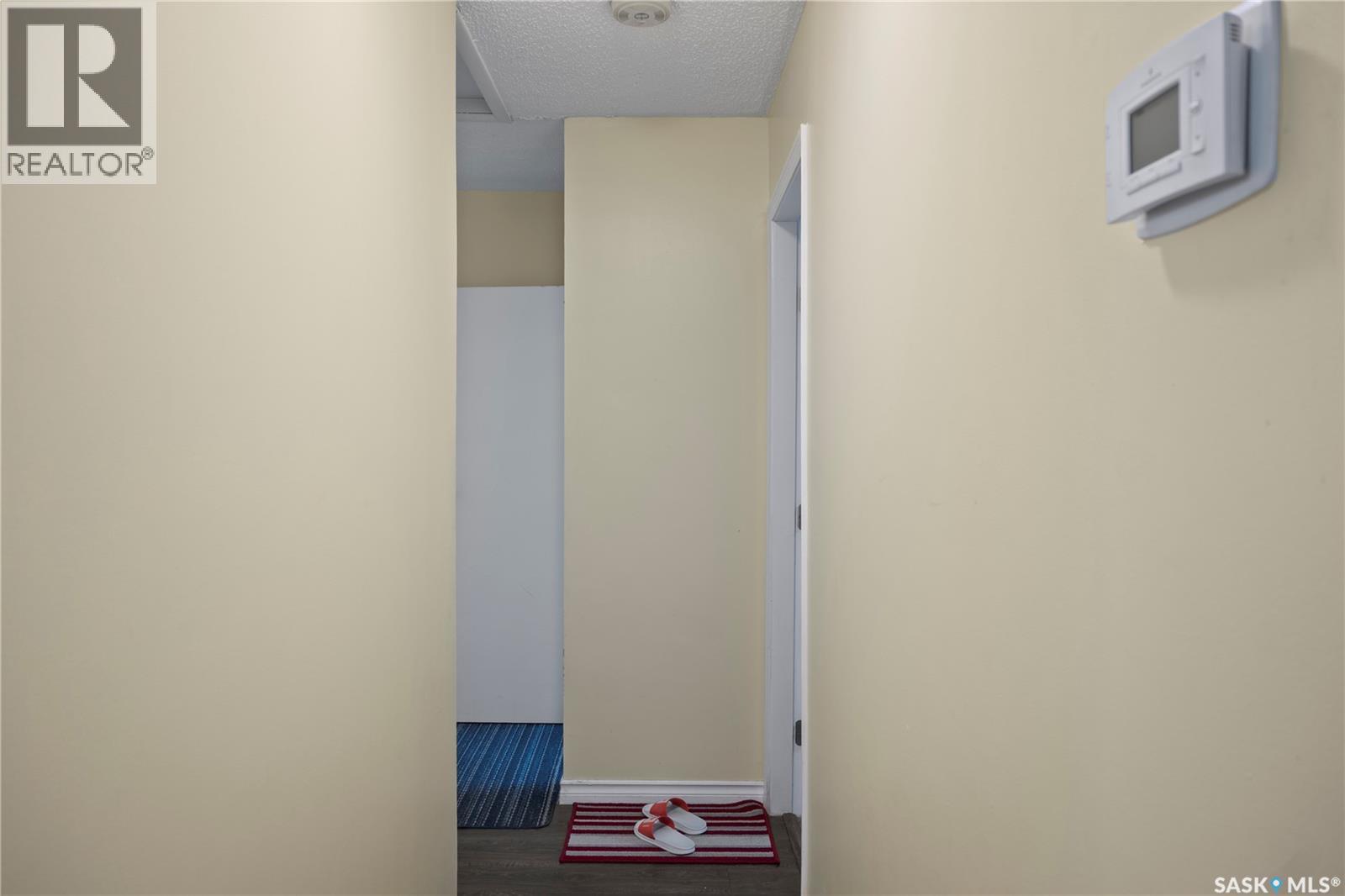 87 ROBINSON CRESCENT - 12