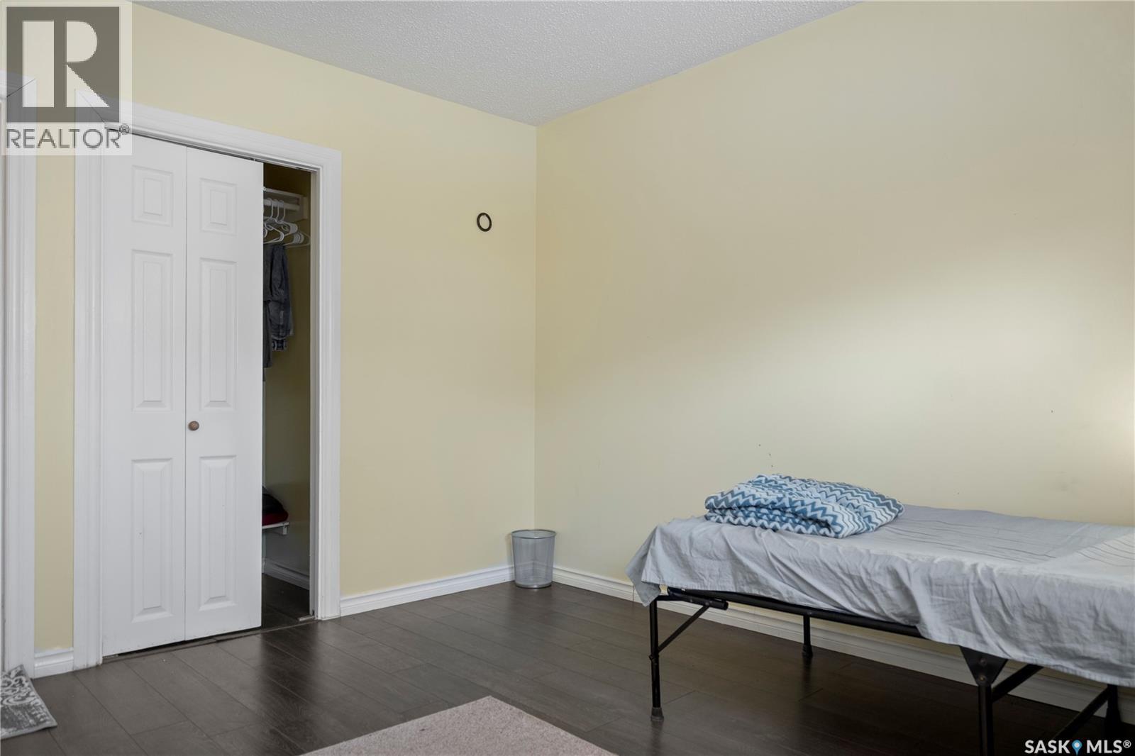 87 ROBINSON CRESCENT - 14