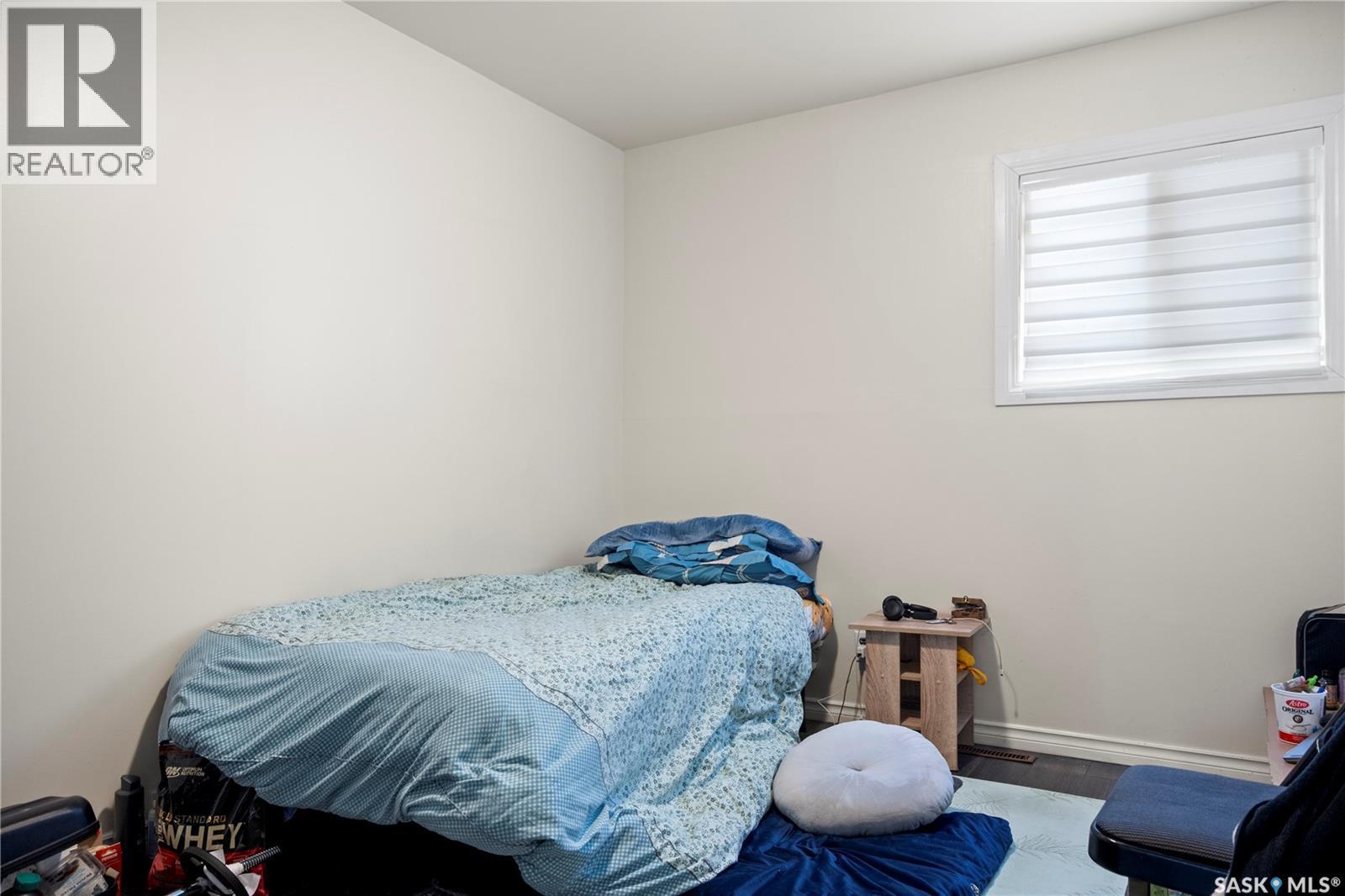 87 ROBINSON CRESCENT - 17