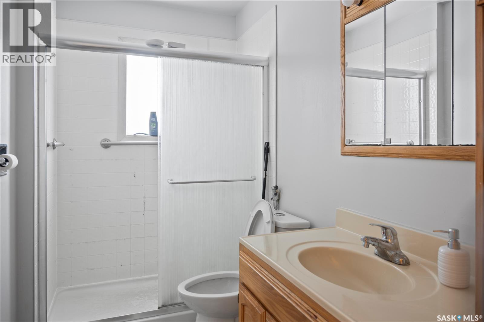 87 ROBINSON CRESCENT - 19