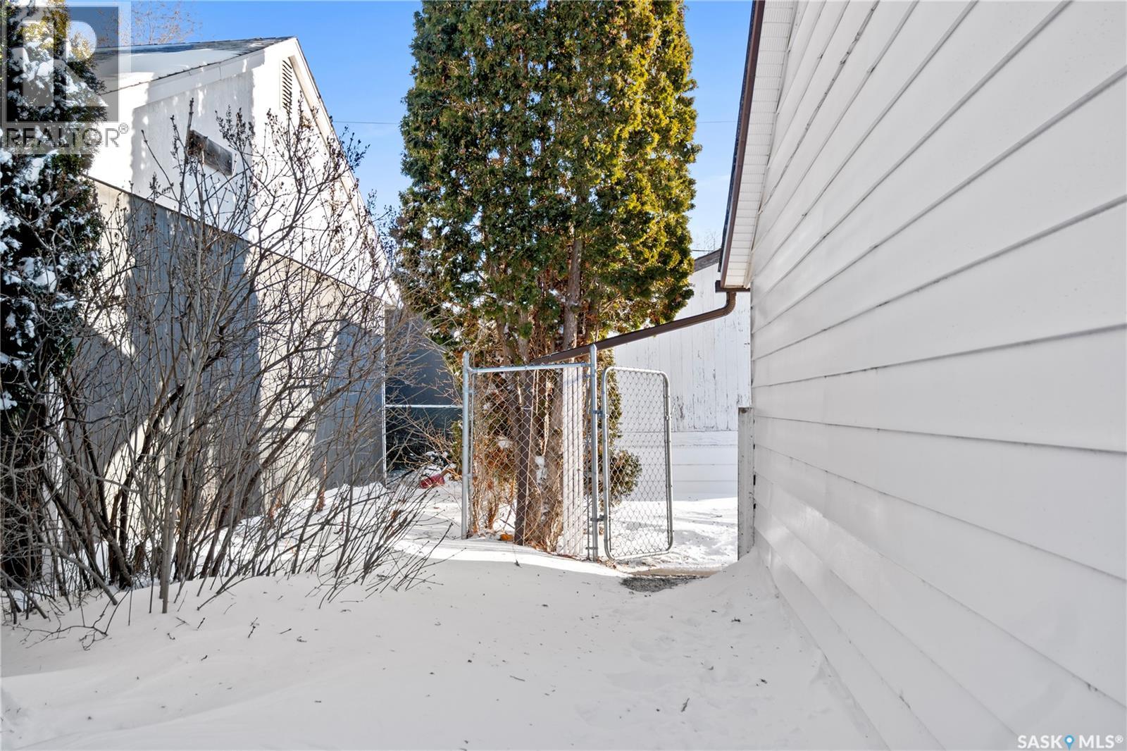 87 ROBINSON CRESCENT - 23