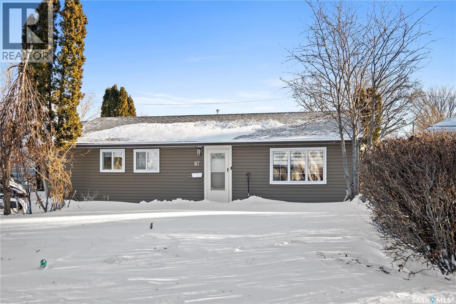 87 ROBINSON CRESCENT - 3