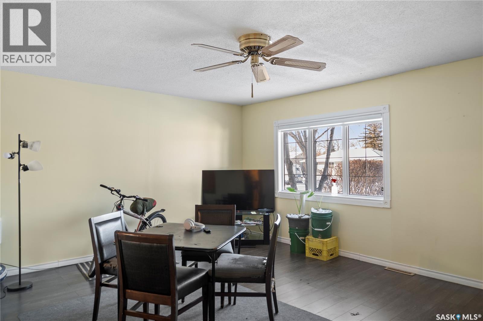 87 ROBINSON CRESCENT - 5