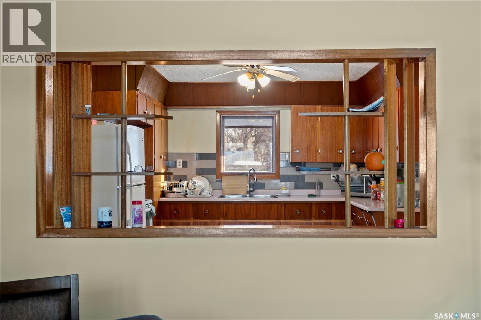 87 ROBINSON CRESCENT - 6