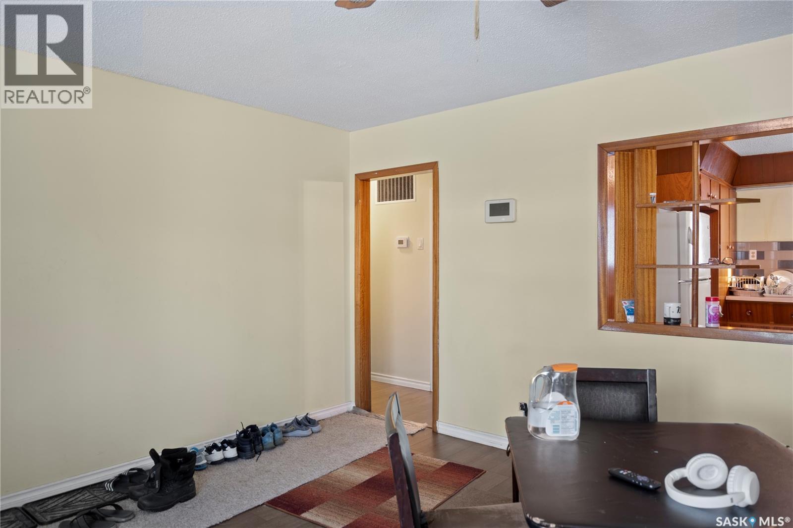 87 ROBINSON CRESCENT - 7
