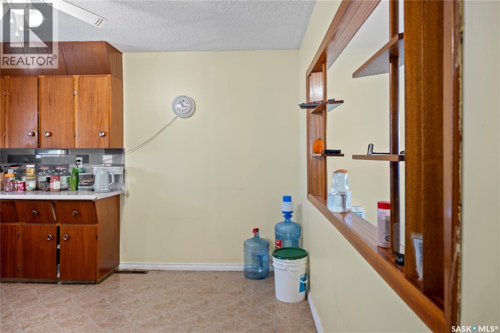 87 ROBINSON CRESCENT - 8