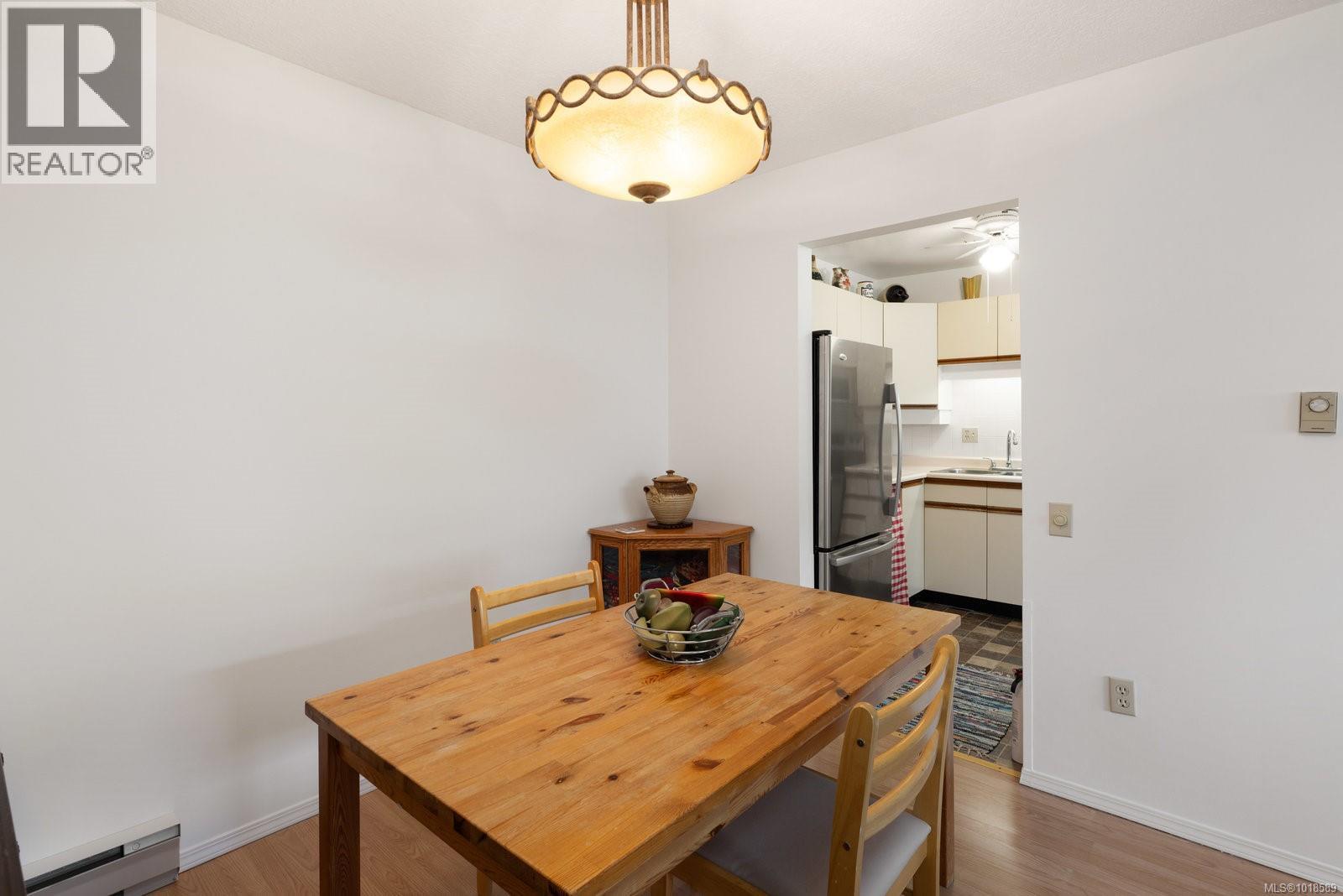 204 2490 Bevan Avenue, Sidney