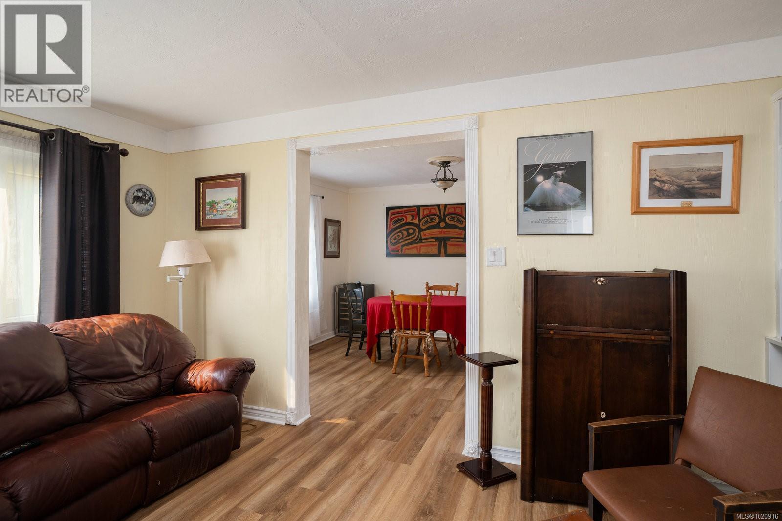 1256 Walnut St, Victoria