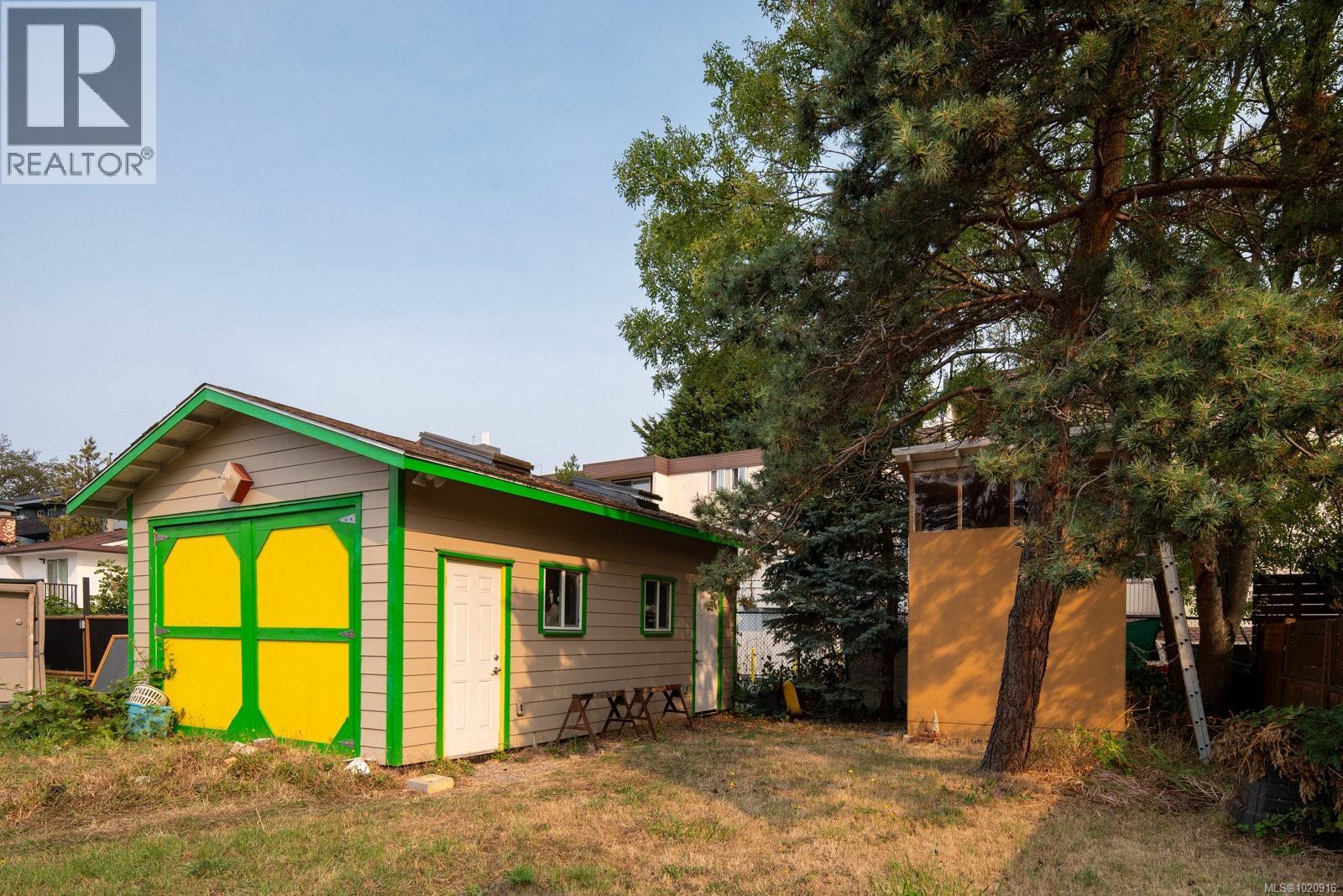 1256 Walnut St, Victoria