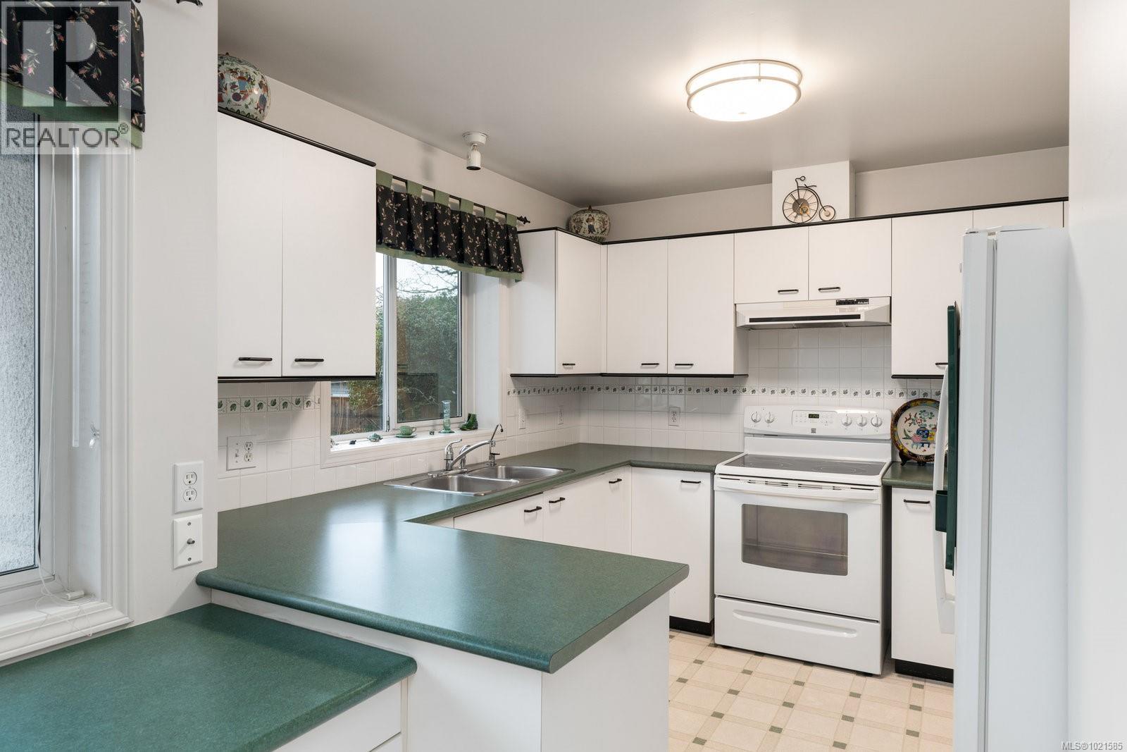 5 1356 Slater St, Saanich