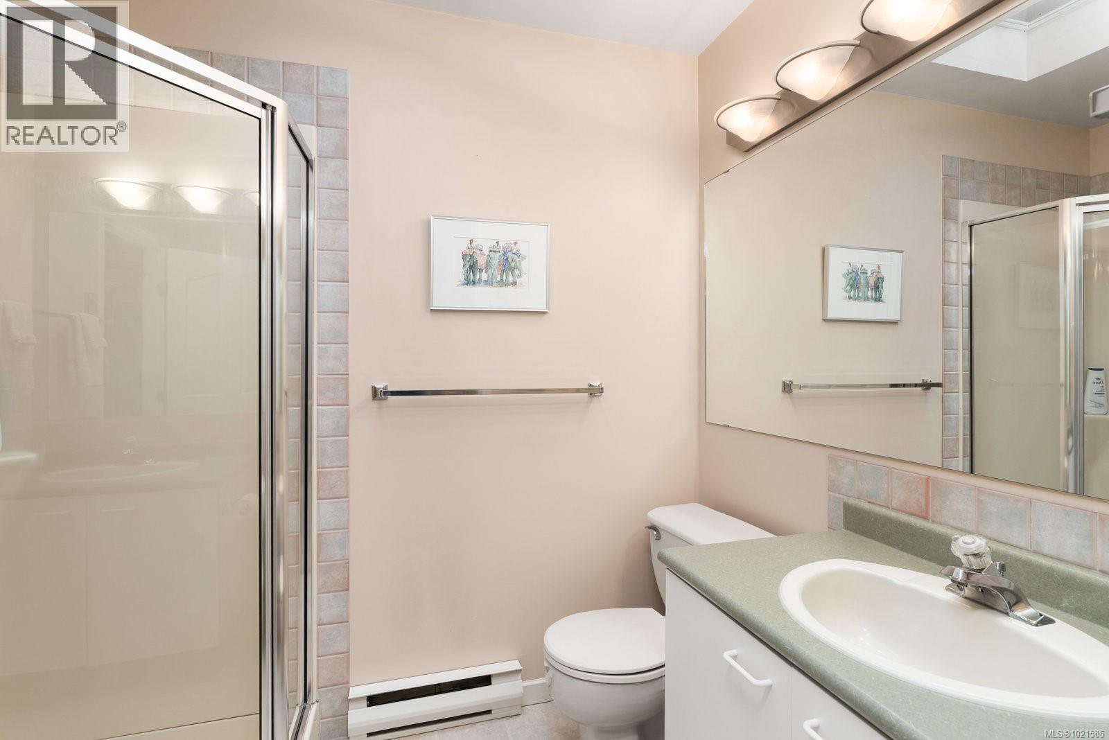 5 1356 Slater St, Saanich