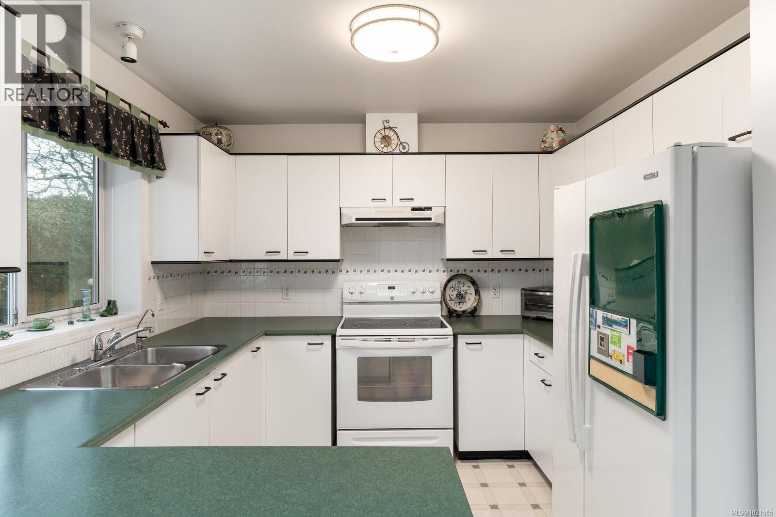 5 1356 Slater St, Saanich