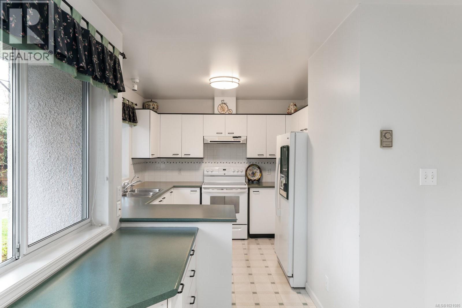 5 1356 Slater St, Saanich