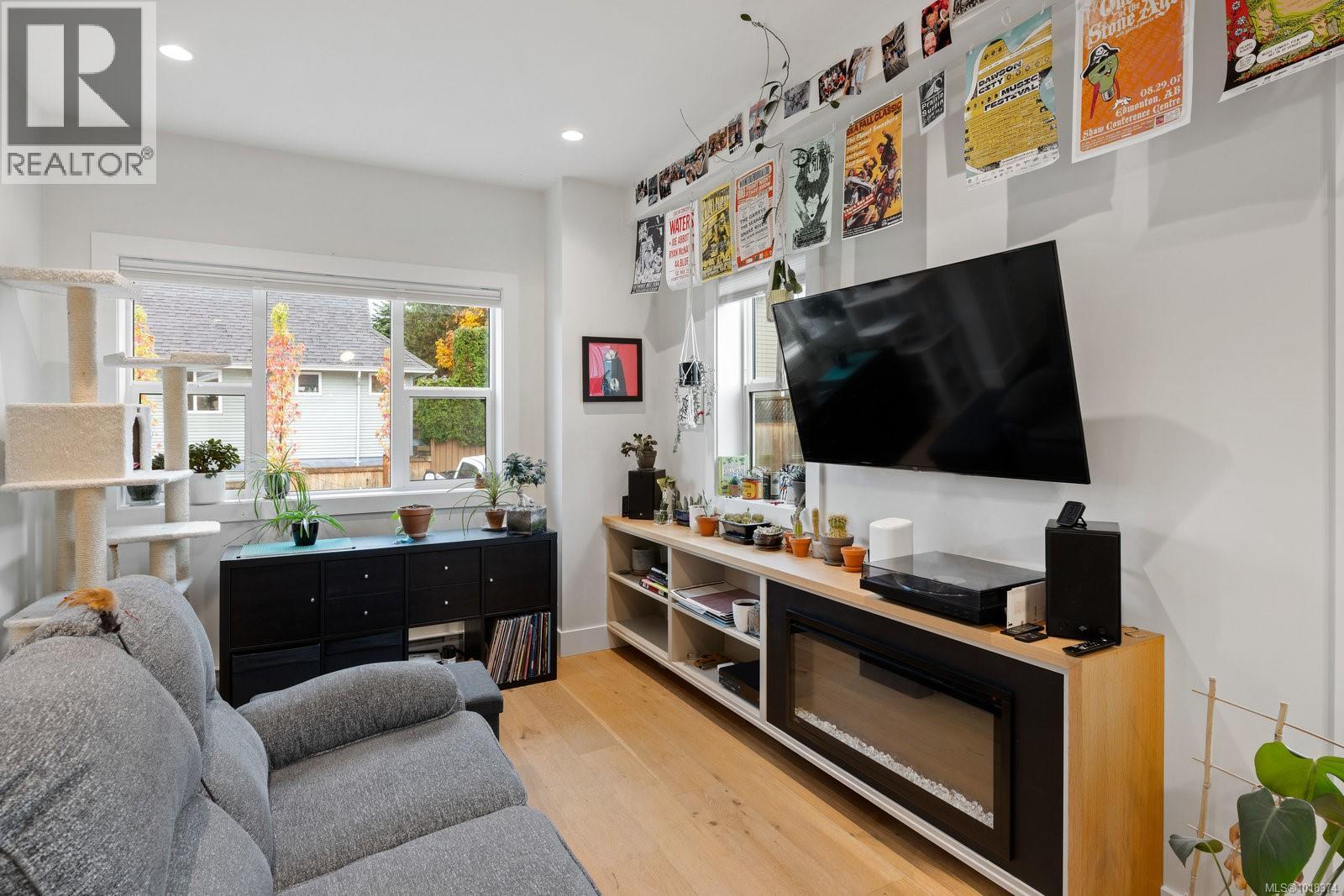 6 937 Colville Rd, Esquimalt