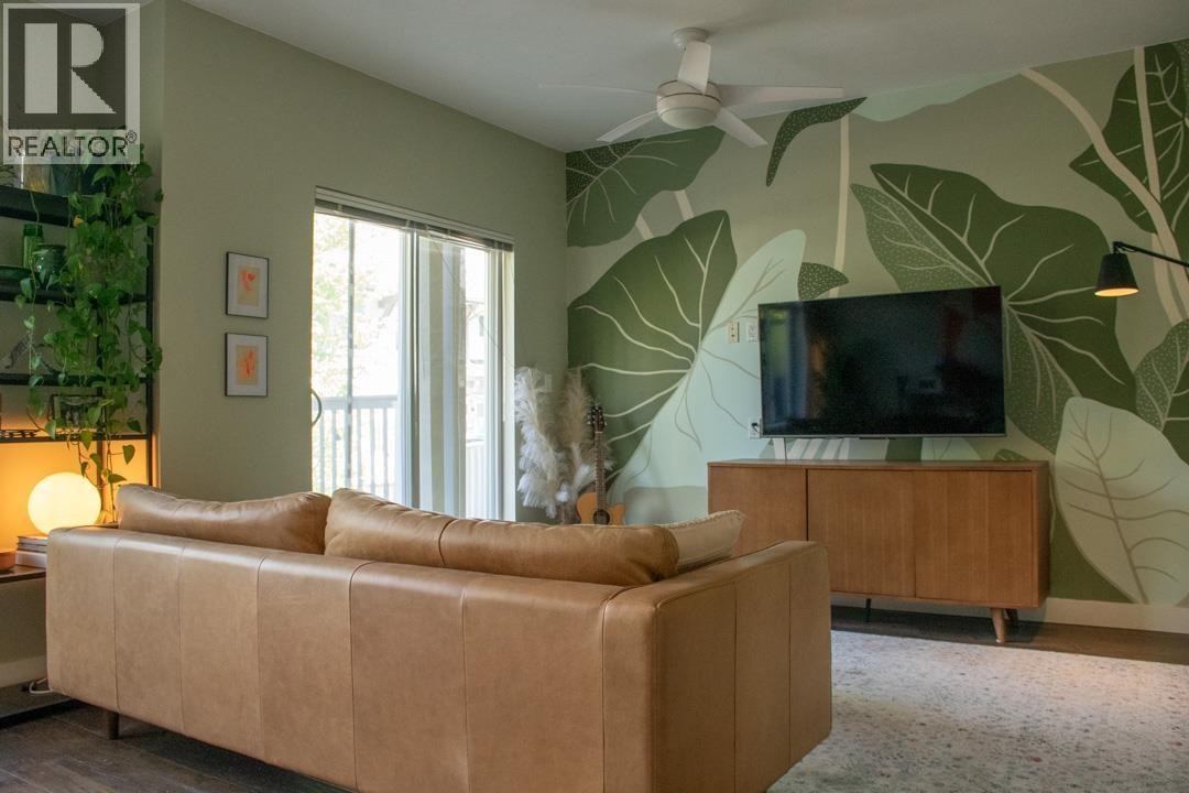 2 40632 GOVERNMENT ROAD, Squamish