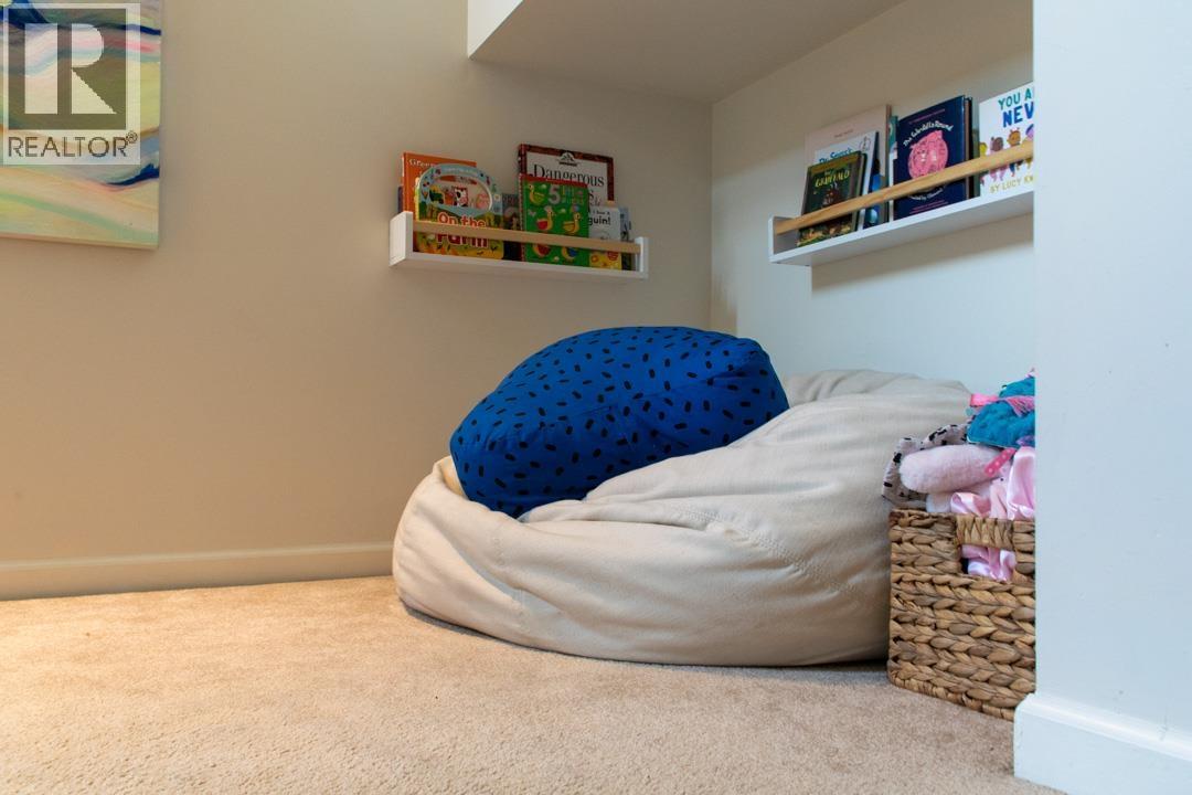 2 40632 GOVERNMENT ROAD, Squamish