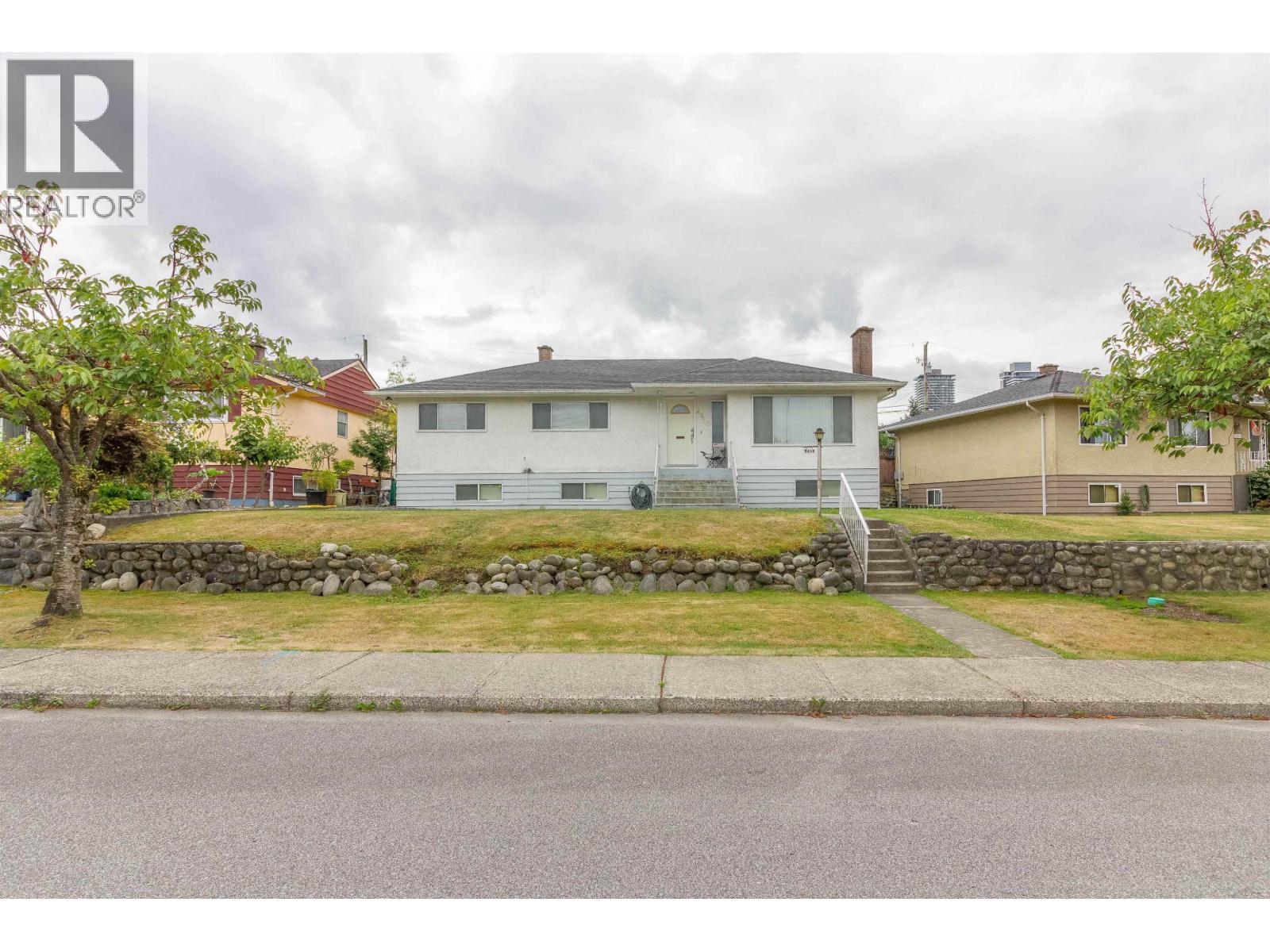 4810 FAIRLAWN DRIVE, Burnaby