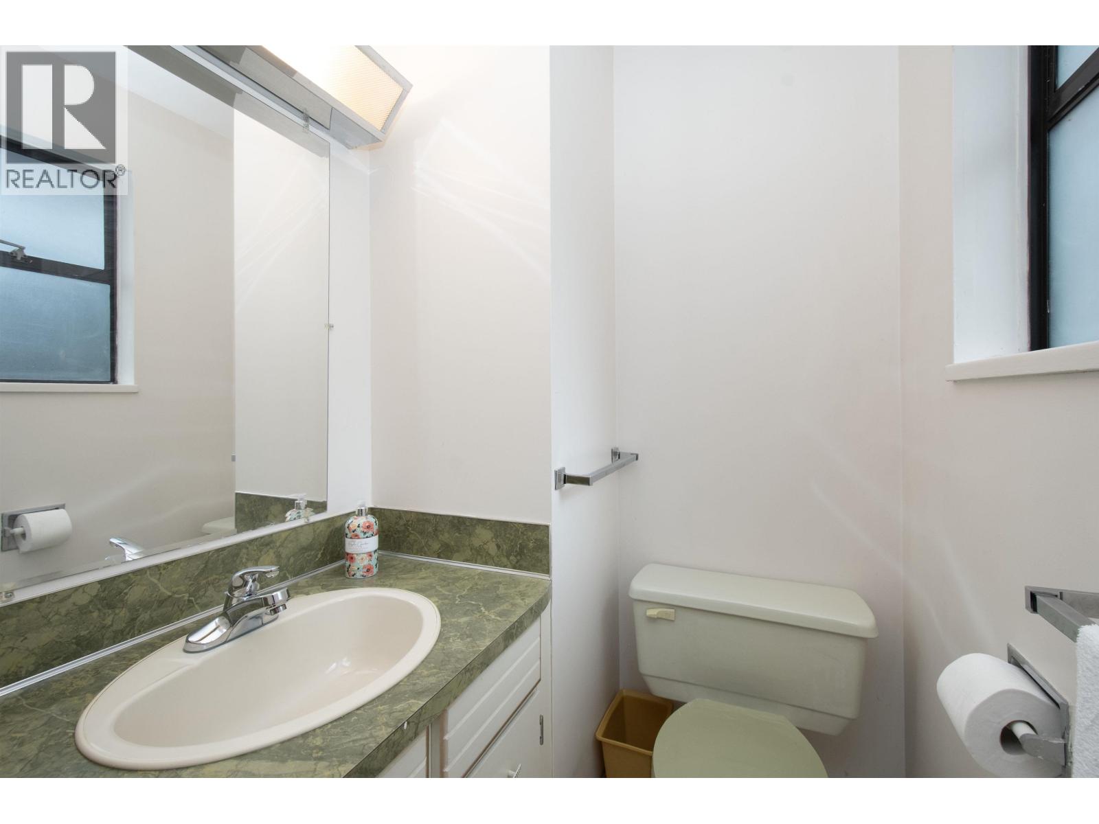 3875 REGENT AVENUE, North Vancouver