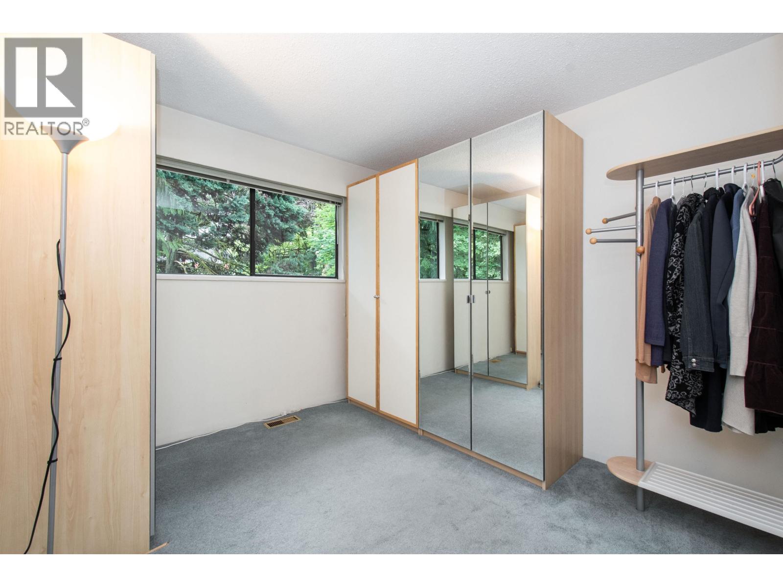 3875 REGENT AVENUE, North Vancouver