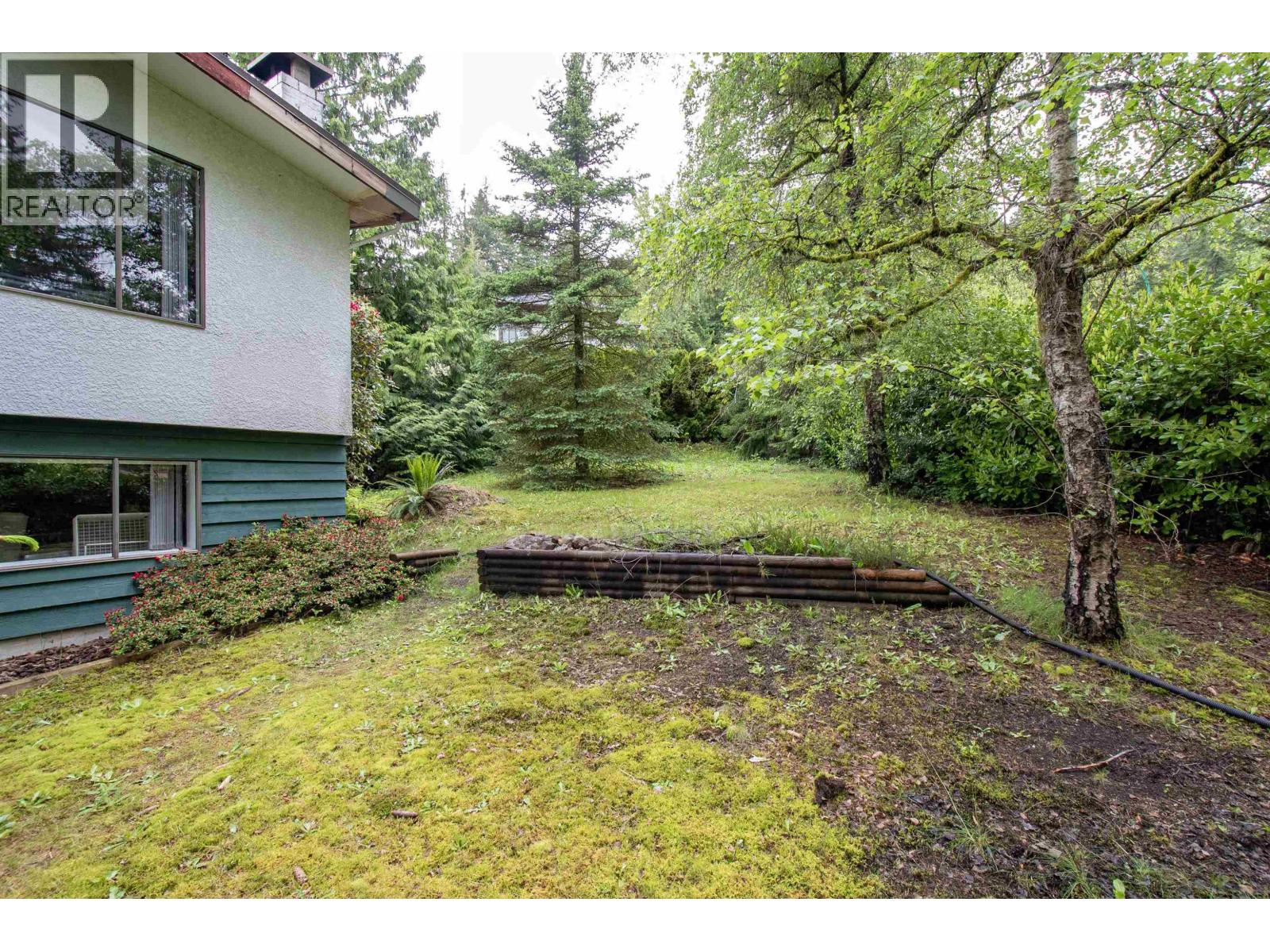 3875 REGENT AVENUE, North Vancouver