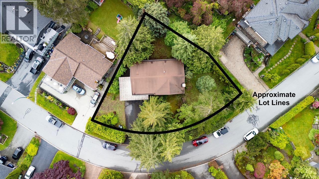 3875 REGENT AVENUE, North Vancouver