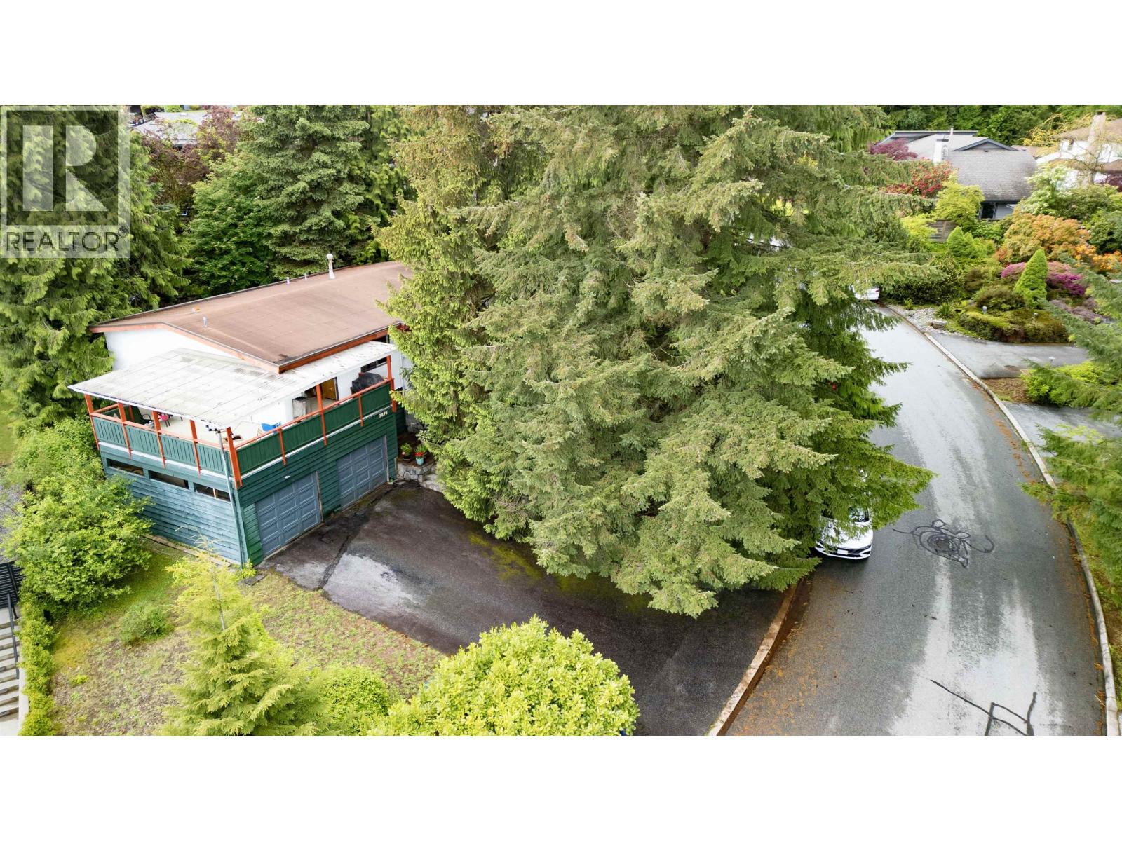 3875 REGENT AVENUE, North Vancouver
