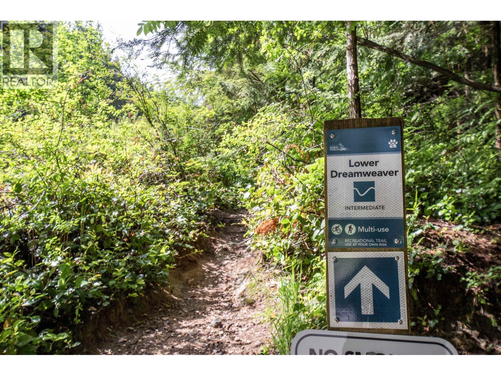 3875 REGENT AVENUE, North Vancouver