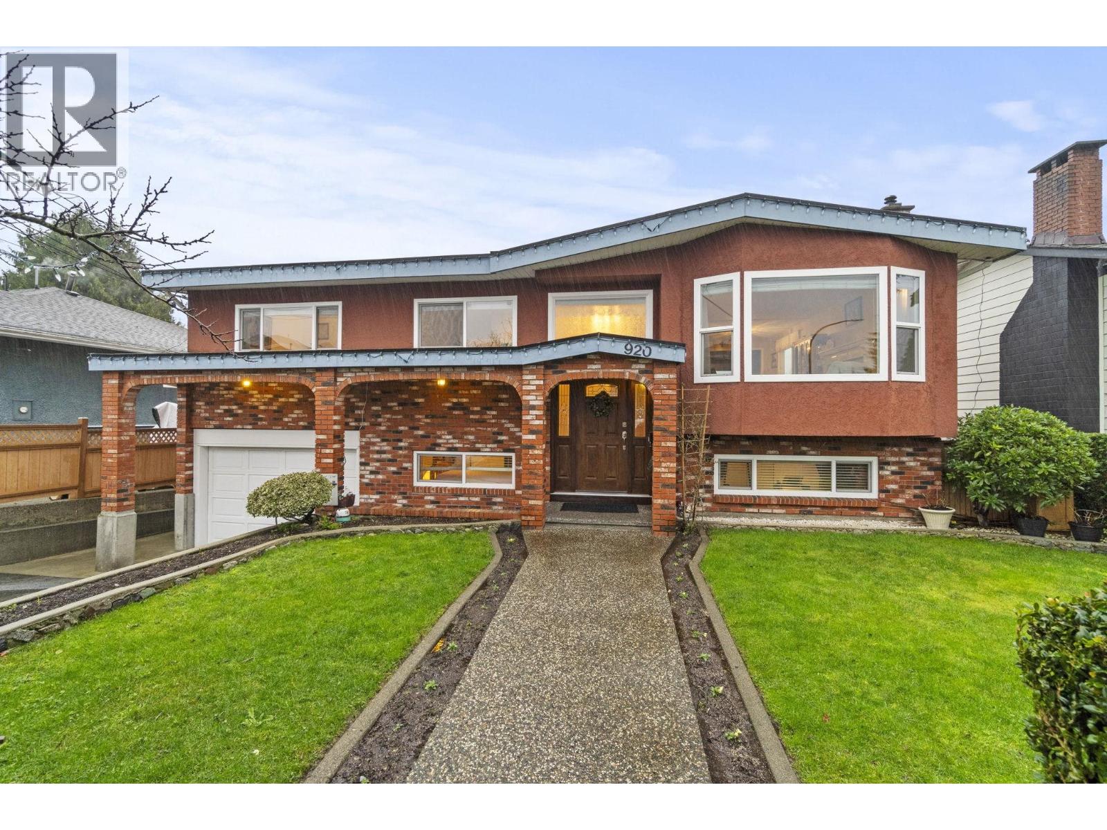 920 GROVE AVENUE, Burnaby