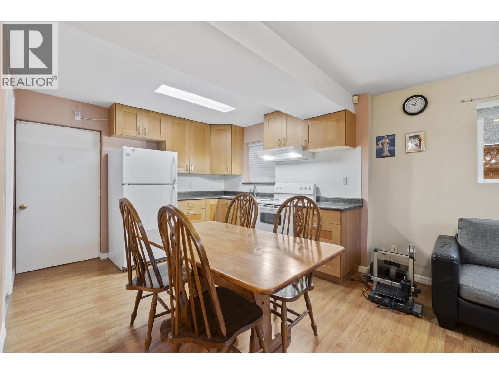 920 GROVE AVENUE, Burnaby