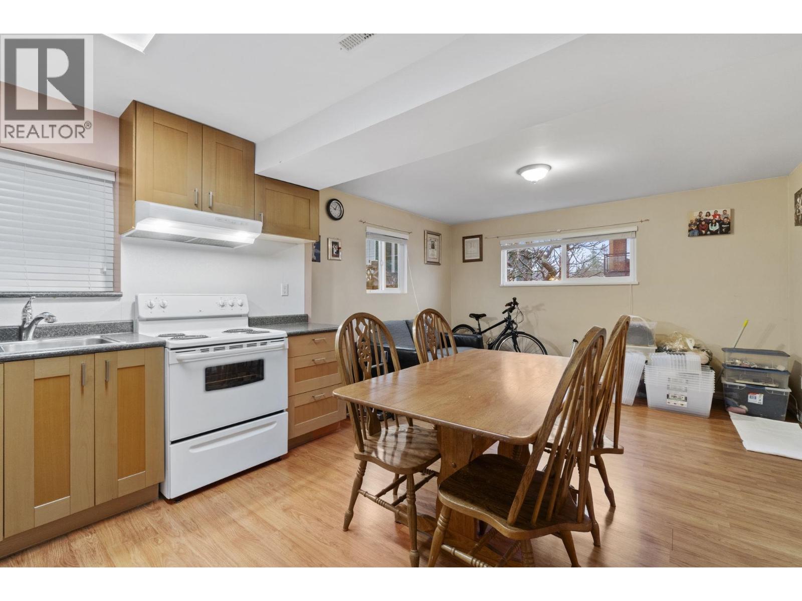 920 GROVE AVENUE, Burnaby