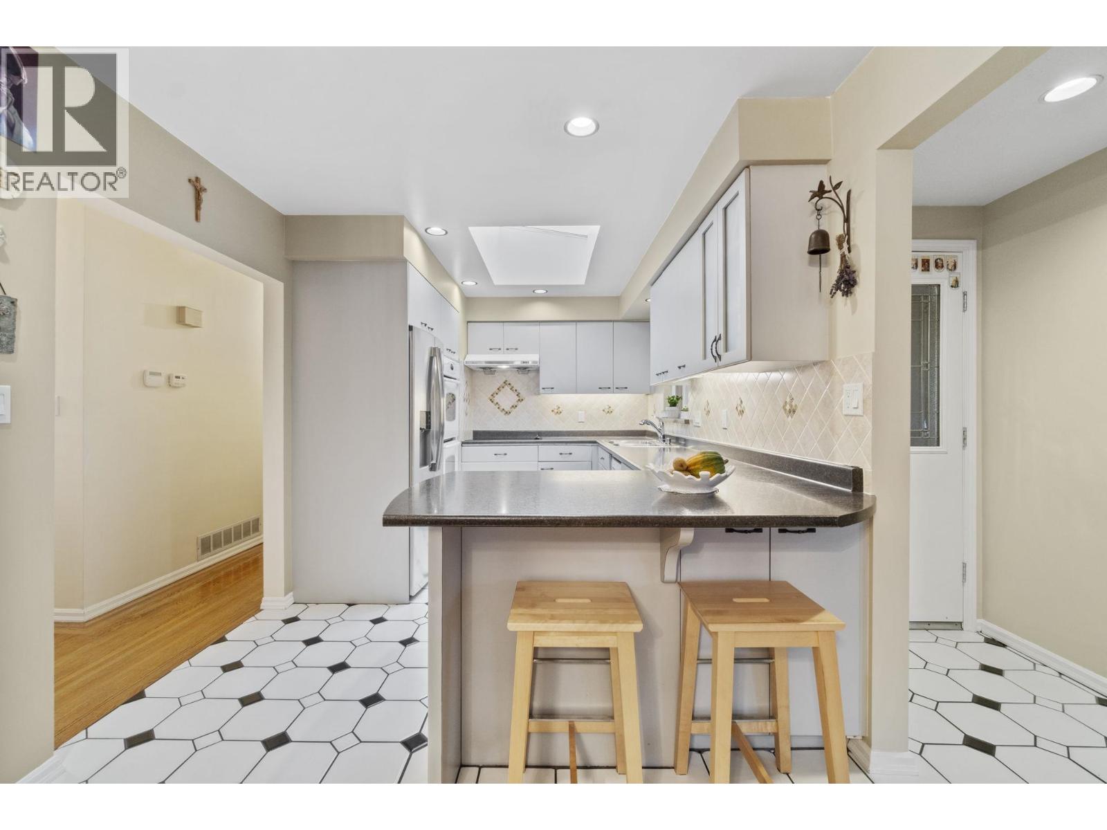 920 GROVE AVENUE, Burnaby