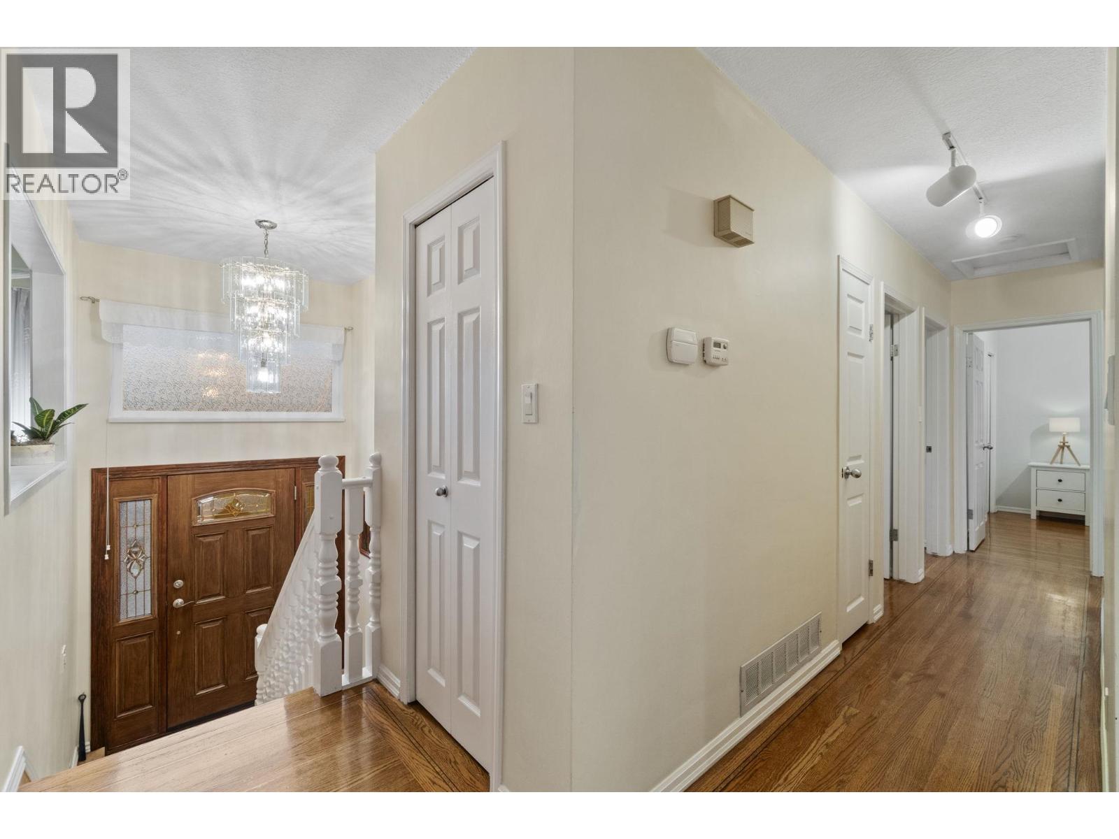 920 GROVE AVENUE, Burnaby