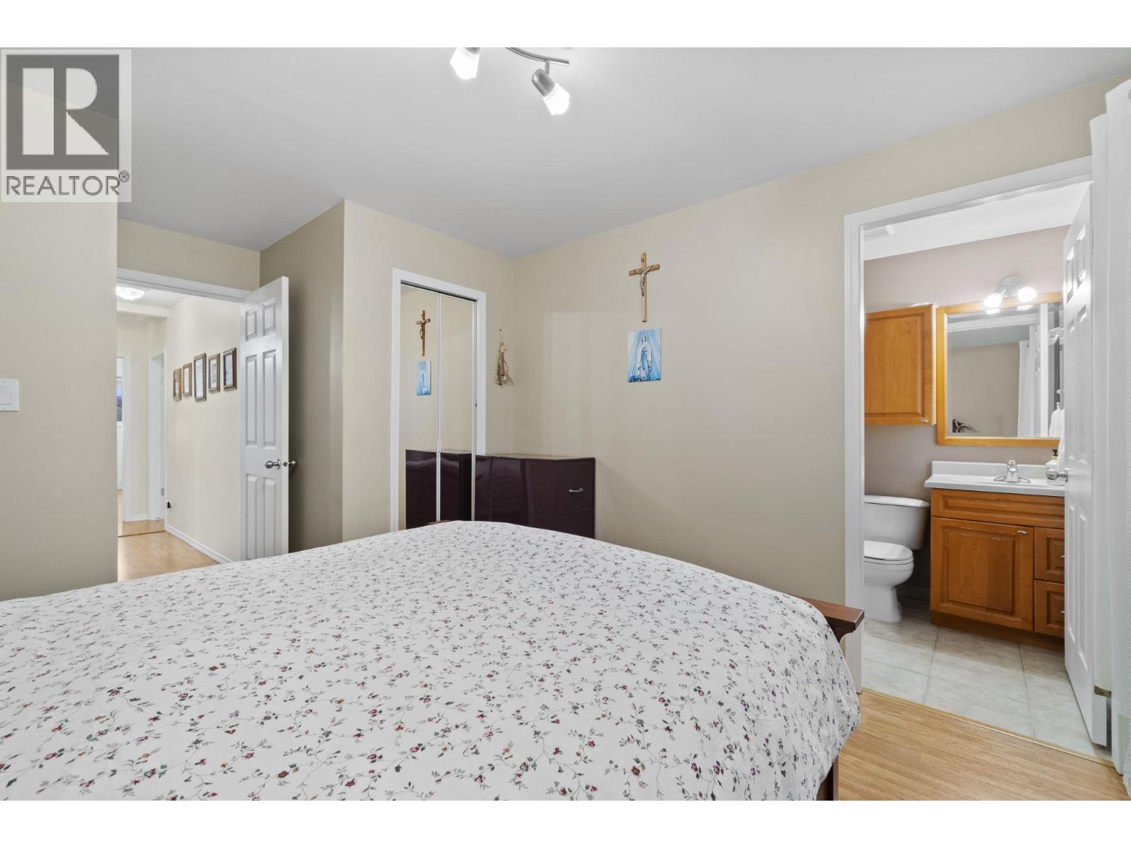 920 GROVE AVENUE, Burnaby