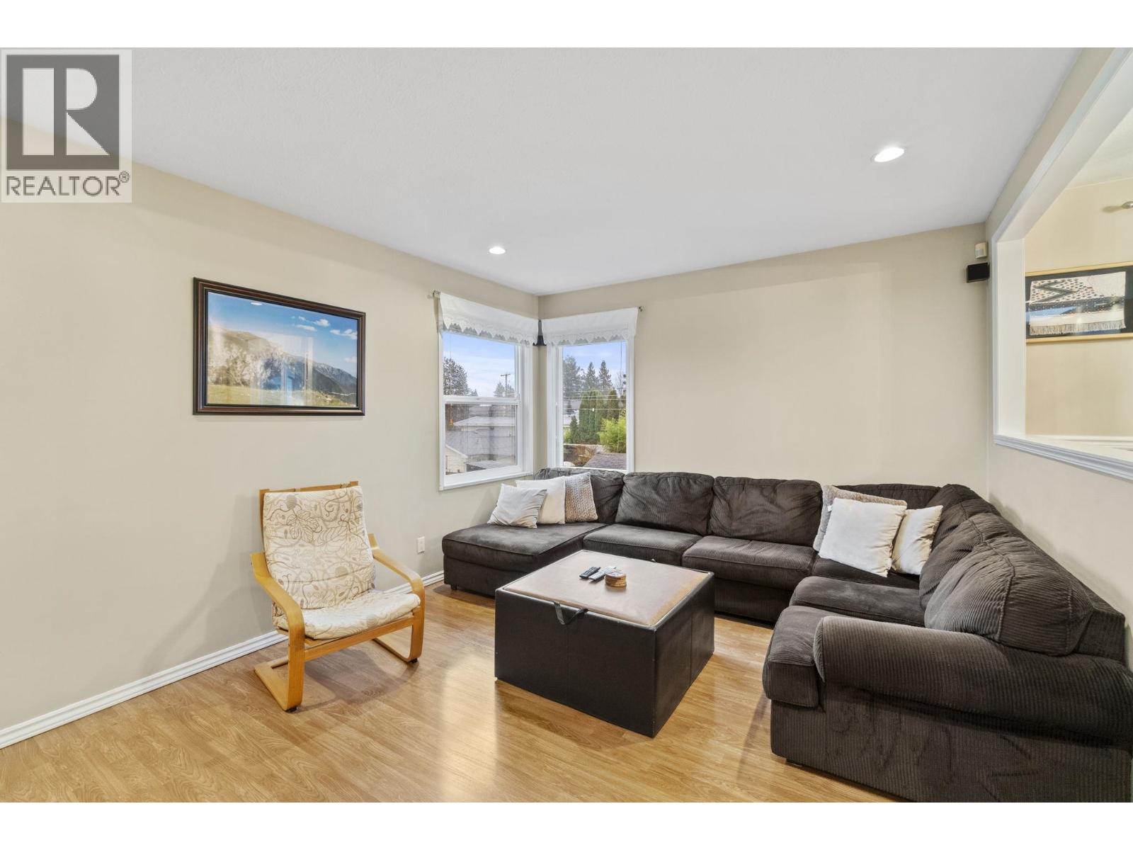 920 GROVE AVENUE, Burnaby