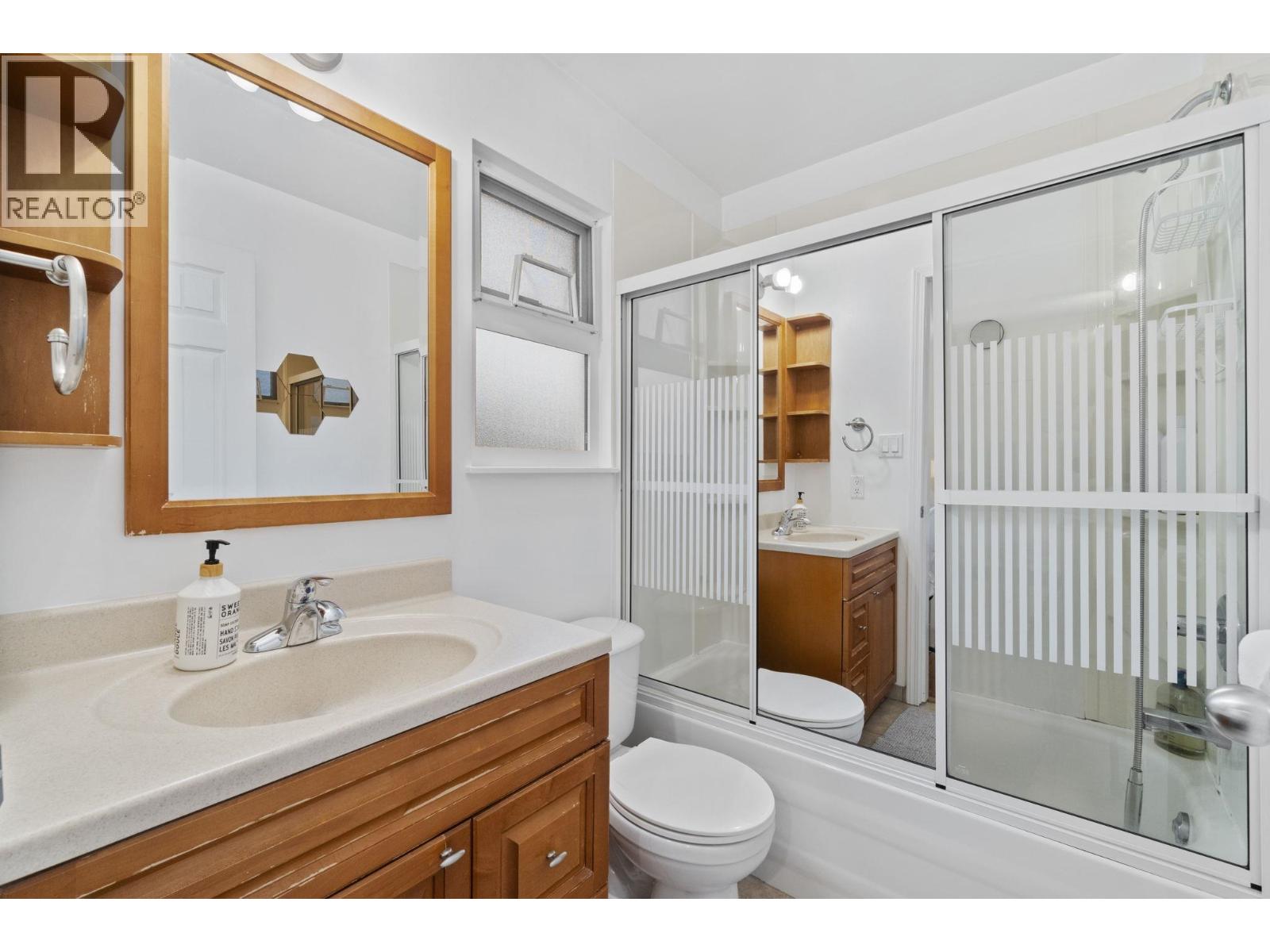 920 GROVE AVENUE, Burnaby